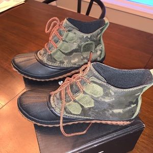 Sorel Out n About Plus Hiker Green Women's Boots.